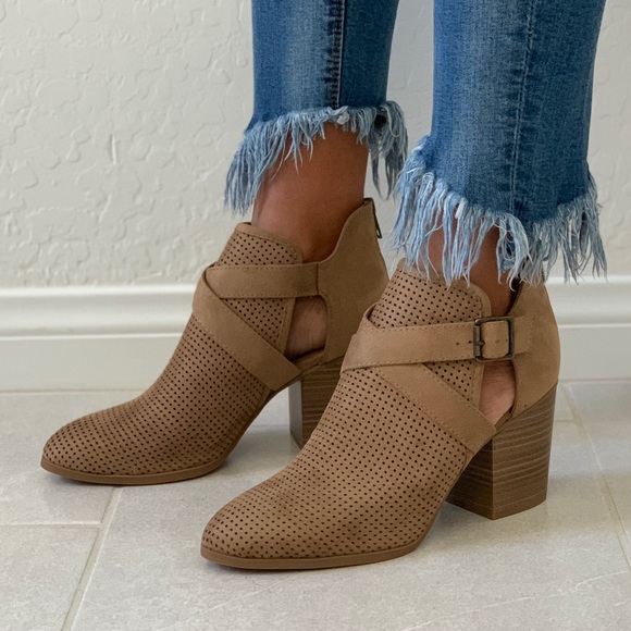 NIB Chic Perforated Buckle High Block Heel Booties - Picture 5 of 8